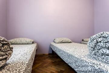 Кровать в общем 4-местном номере для мужчин и женщин в  Centrum Hostel